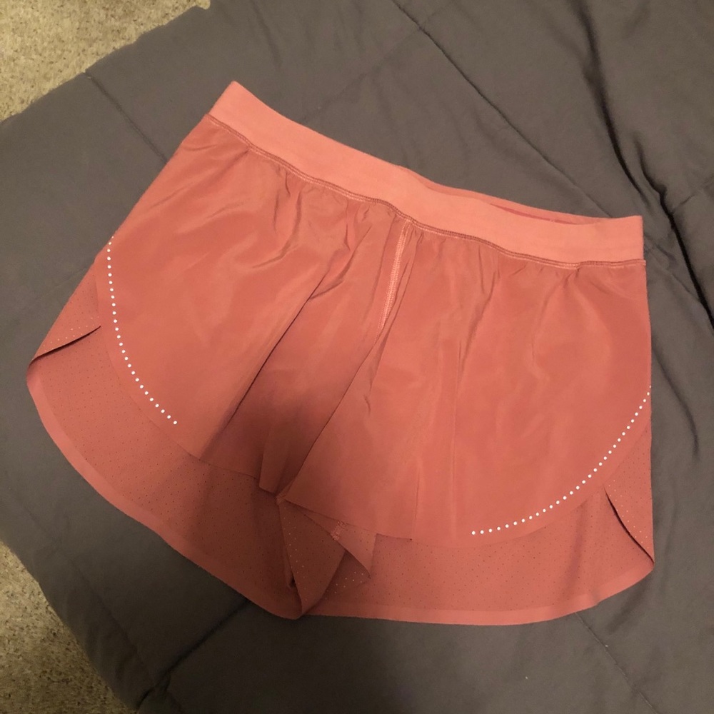 Lululemon Find Your Pace Short - Size 8 EUC